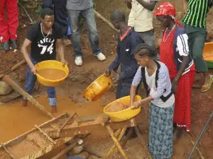 Picture of low-technology artisanal and small-scale mining