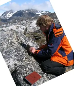 Geologist Jochen Kolb from GEUS taking structural readings